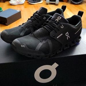 On Cloud Waterproof. Black/Lunar US M 11